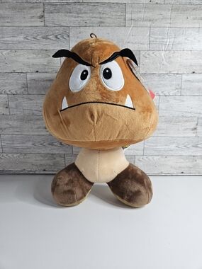 Nintendo 2022 Super Mario GOOMBA 14” Jumbo Plush Toy Large Gaming Decor